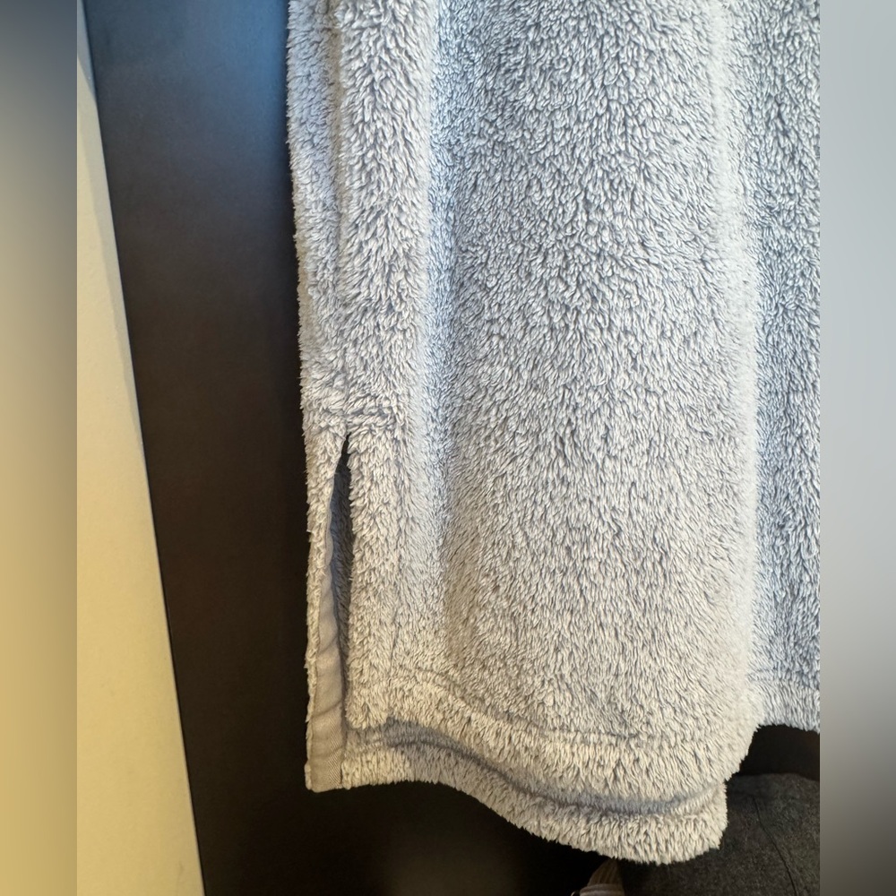JOYSPUN Cozy Gray Hooded Fleece Robe/Snuggie - Picture 5 of 9